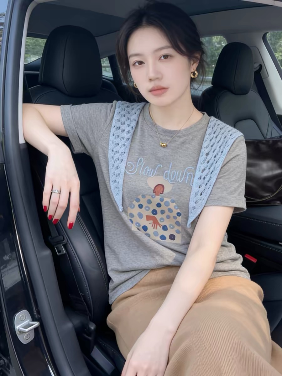 Gray Cartoon Print T-Shirt with Blue Hollow-Out Shawl Two-Piece Set Women 2026 Summer Unique Age-Reducing Top - Image 2