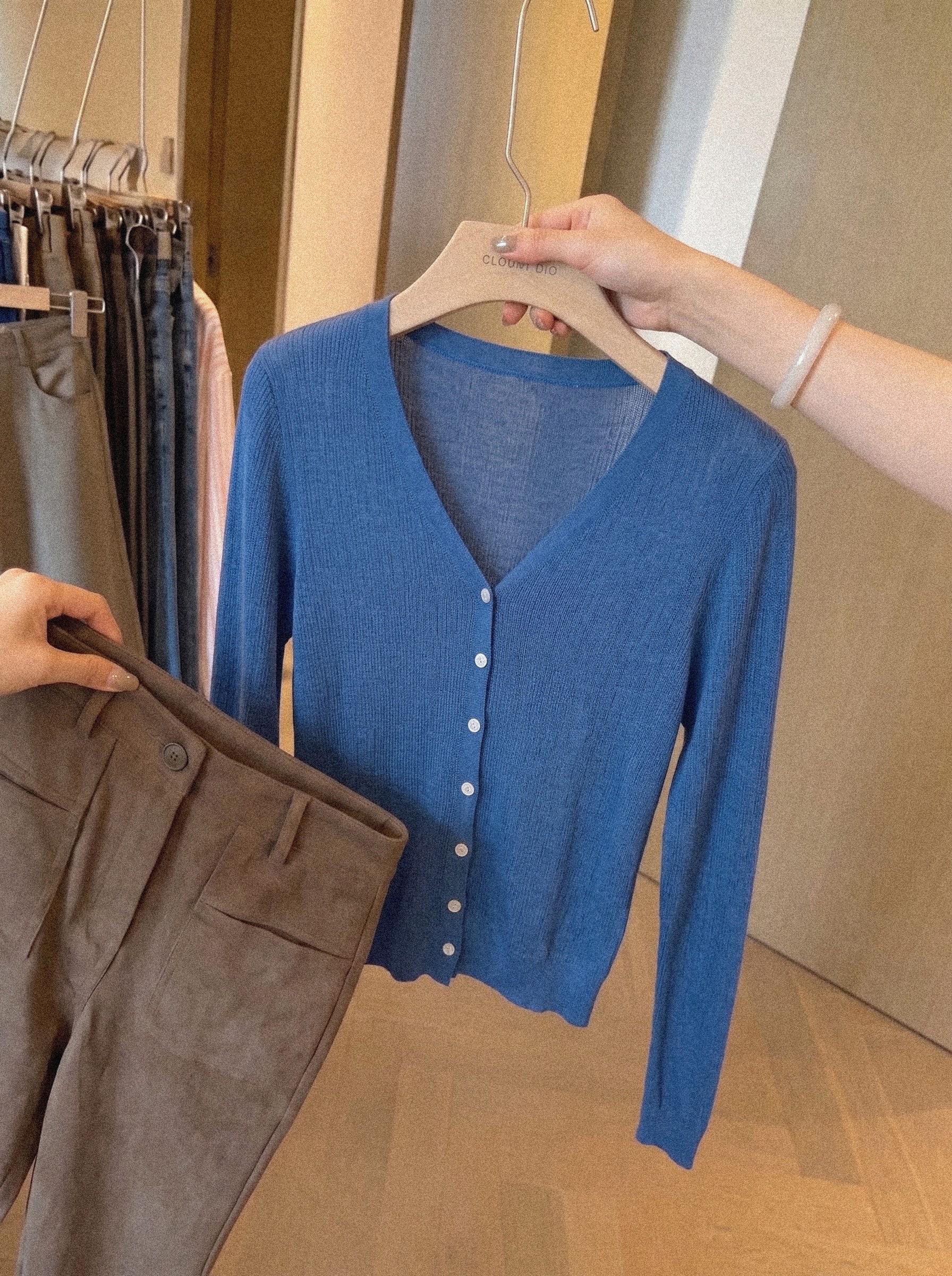 Elegant Lightweight Long Sleeve V-Neck Knit Cardigan for Women Korean Style Fall Top